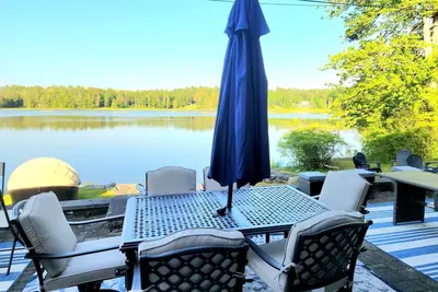 Image de Spacious Pet Friendly Waterfront w/ Hot Tub & Yogo Studio-Sleeps 10!