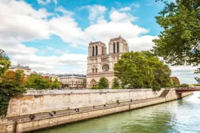 Image de Timeless Elegance: 4-Bedroom Apartment On “ÎLE De La CITÉ”