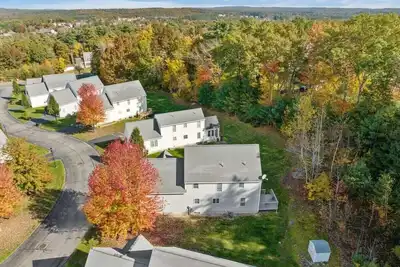 Image de Modern Open Concept 4 Bed 2, 5 Bath Mid to LongTerm Private Single Family Home