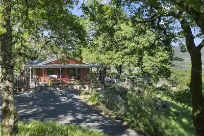 Image de Oakden Oasis: Secluded Charm in the Heart of Sonoma with Pool and Hot Tub