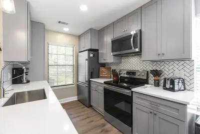 Image de Cute Home w\/ Fenced Yard + Bikes, Beach Pass & Ev Charger, 10 Mins to Everything