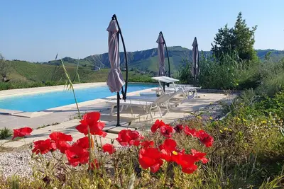 Stijlvolle Agriturismo met Zwembad en 5 Goed Uitgeruste Vakantieappartementen