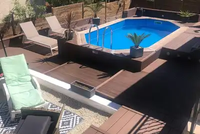 Image de Appartement en rez de jardin avec piscine privée, terrasses et solarium.