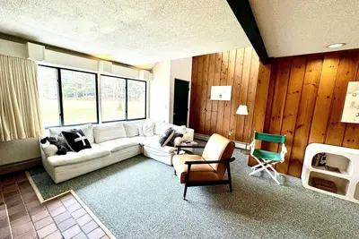 Image de Central 2 Bedroom Condo