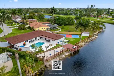 Image de Lakefront Mansion•7br•Pool•5min to Hard Rock