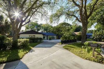 Image de Gorgeous, spacious Mid Century Sanctuary in the heart of Orlando, Florida