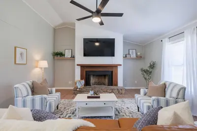 Image de Fairway Family Oasis: King Beds, Pets Allowed, Golf Course Neighborhood