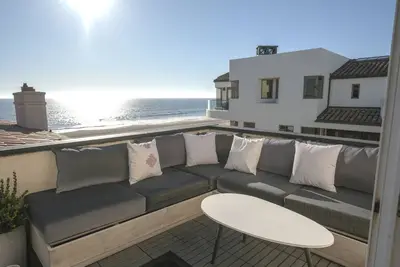 Image de Beach House on the Water!
