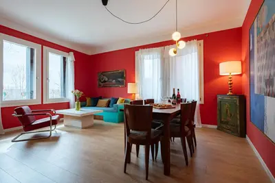 three bedroom palace in the heart of Venice