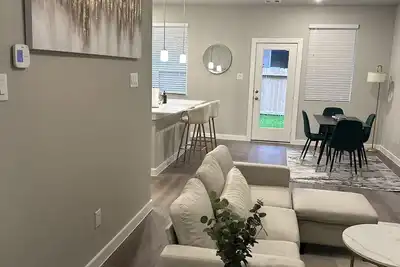 Image de Luxurious Haven: Elegant 3-Bedroom Retreat