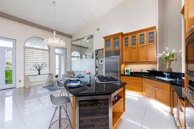 Image de Luxury Penthouse Living in Waikiki. Many upgrades!
