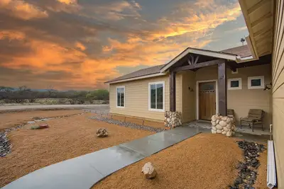 Image de Manzanita Getaway, Creek Access & Hiking Nearby!