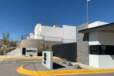 Image de Comfortable and Well Located Home in a Gated Community: Security and Comfort for Your Family