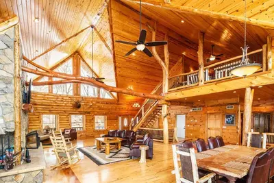 Image de Wisconsin Property | 2 Luxury Lodges | Sleeps 31