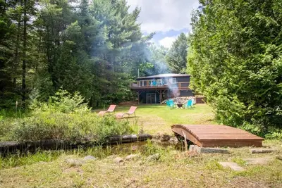 Image de Peaceful Chalet on Pristine Lac de l'Abies in Labelle, Qc. Dogs Welcome!