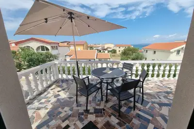 Image de Appartement de deux chambres avec la terrasse et la vue sur le mer Vir (A-21649-b)