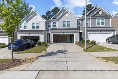 Image de Stylish & Central Townhome in the Heart of Raleigh