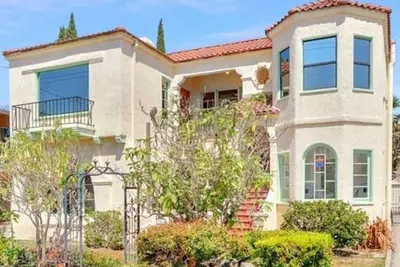 Image de Spacious Urban Oasis - Close to Everything & Walking Distance to the Beach