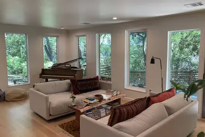 Image de Barton Hills Retreat with Studio