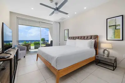 Image de Chic & Modern Oceanview Condo Steps from Eagle Beach at O Condo 35 by Bocobay