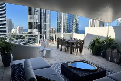 Image de Classic Penthouse with Private Sky Terrace. Panoramic Views. 2 free Car Parks