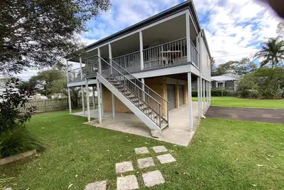 Image de Bungalow by the River - Water views, stones throw from River - Pet-Friendly!