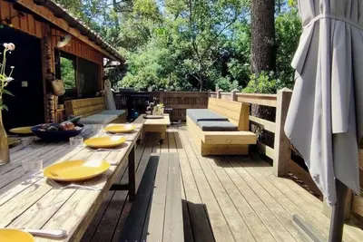 Image de Grande maison en bois rénovée au pied du lac, Marina Boucane 2