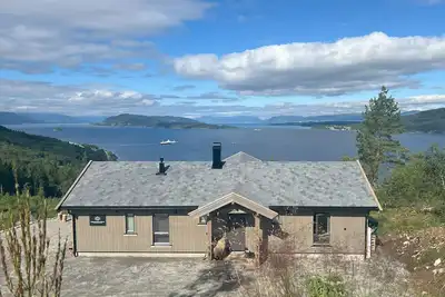Fjord Holiday Lodge with a breathtaking panorama