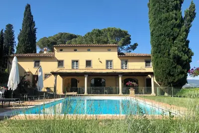 Image de Charmante Villa Toscane avec Vue Imprenable et Piscine Privée