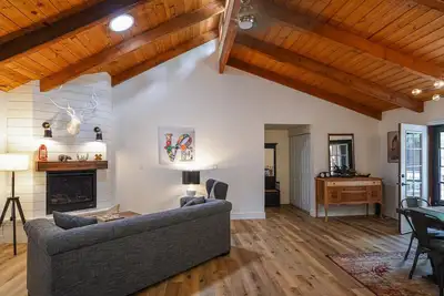 Peaceful Cabin in the Tall Pines