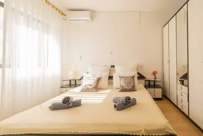 Image de Room with bathroom, fridge, kettle, free WiFi and free parking space