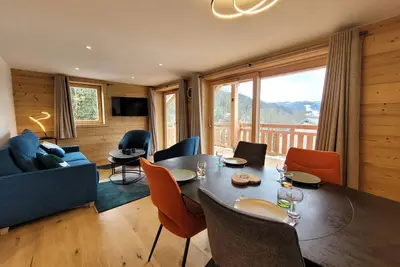 Image de Appartement lumineux 3* avec terrasse, 2 chambres, proche centre et pistes, garage inclus