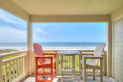 Image de Beautiful 2br/2ba Oceanfront Condo-Beach Steps Away, Pool, Sleeps 5