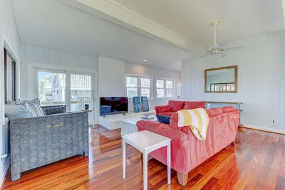 Image de ☀️Dolphin Point- Pet Friendly-Canal Front-Boat Deck☀️