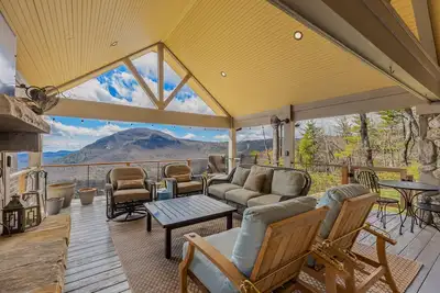 Image de Honey Bear Ridge - Exceptional Views in Continental Cliffs, all on one level!