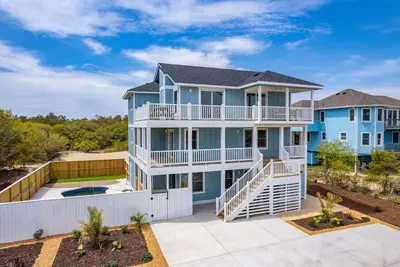 Image de Newly Built Luxury Home Near Beach with Pool, Spa!