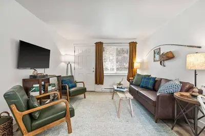 Image de Cozy Space Near Glacier w/ Pickleball and Fire Pit