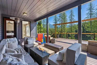 Image de Family Retreat w\/ Fun Games and Mountain Views