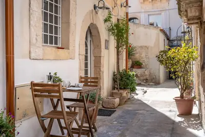 Image de Il Cortile sul Vicolo alla Giudecca by Wonderful Italy