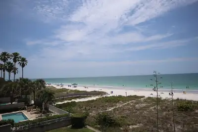 Image de Spotless, newly remodeled home, 3 min walk to gorgeous Indian Rocks Beach!