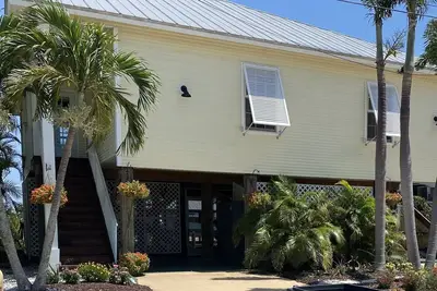 Image de Key West Style Home w/ Hot Tub and Boat Lift in the Heart of Matlacha!