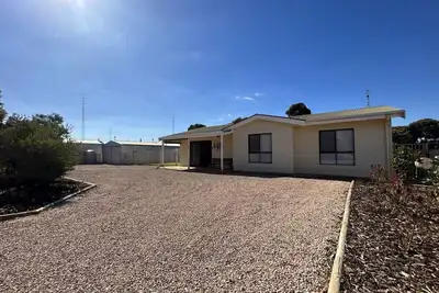 Image de Bailey's Place - Freshly Renovated 3 Br Home Close to Beach