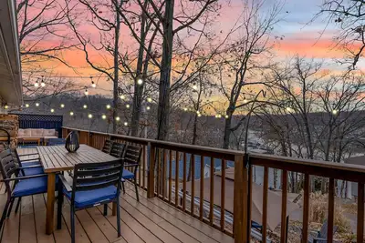Image de Outdoor Amenities - Fire Pit - Newly Renovated House W/ Lake Views!