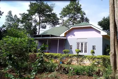 Image de Off Grid WiFi riverside 2 bed family cottage only 10km from Jinja sleeps 6
