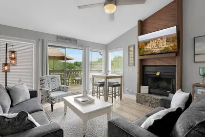 Image de Top Floor Renovated Condo In Lake Ozark. Short Uber to best attractions.