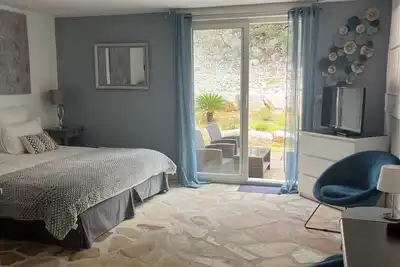 Image de Studio en chambre d'hôtes proche de St Guilhem le Désert avec piscine et jacuzzi