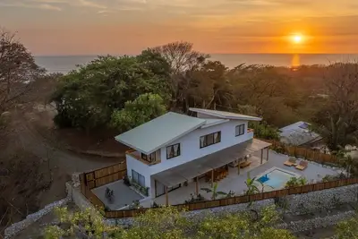 Image de Walk to the beach! Best Spot in Santa Teresa. WiFi, Ac, Pool, Parking