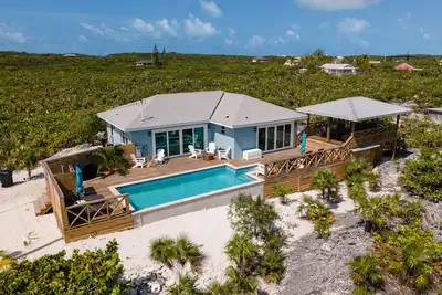 Image de Silver Palms Retreat, Family home with pool, steps from Tropic of Cancer!