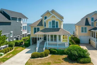 Image de Sound Front with Boat Dock