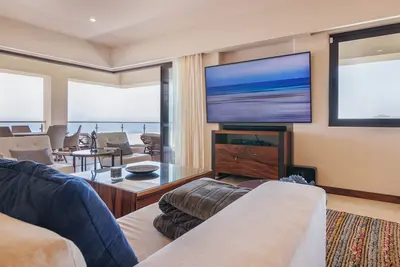 Image de Beachfront 2 Bedroom Luxury Condo in Exclusive Diamante Golf